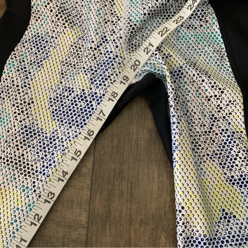 Under Armour compression capris dot design - Picture 5 of 8